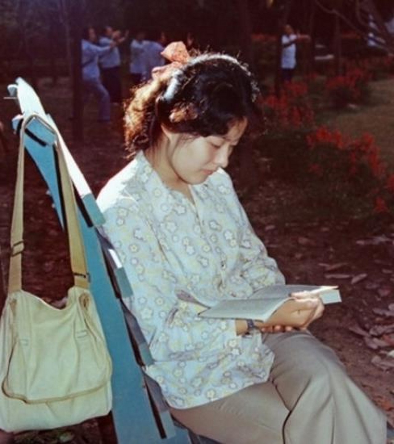 八十年代穿裙子的彩照图片