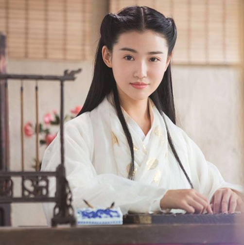 民国女神张辛苑完美驾驭各种衣服,连古装也妥妥拿下