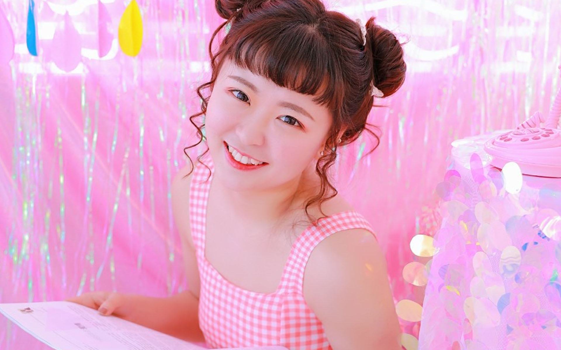 粉嫩甜美的白皙小女生