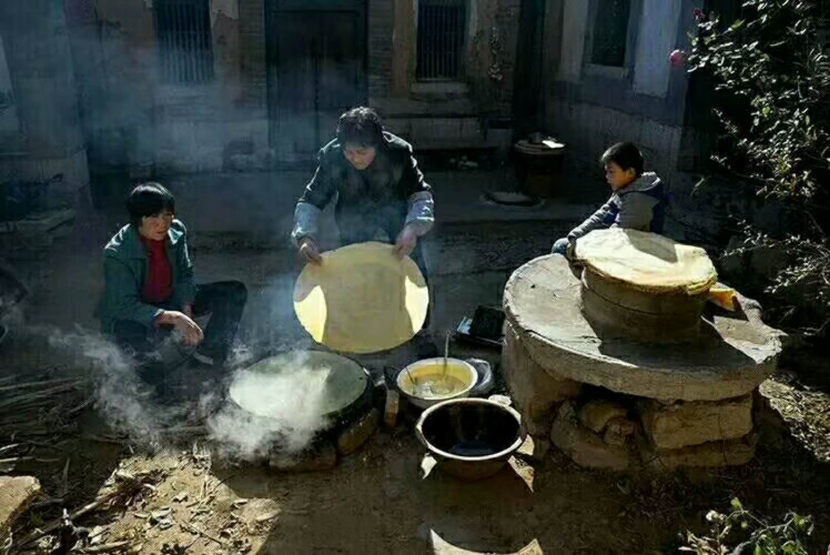 沂蒙山蒙阴青年回乡,开启土话方言模式,乡音不改,乡情长在