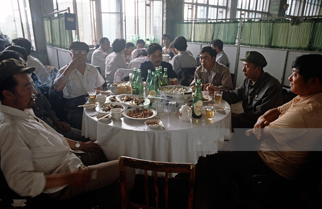 80年代夏天老照片:图1你一定吃过,最后一张餐馆吃饭很奢侈!