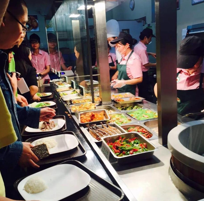 揭秘:阿里巴巴公司食堂的员工餐,堪比高级自助餐厅,让人羡慕!