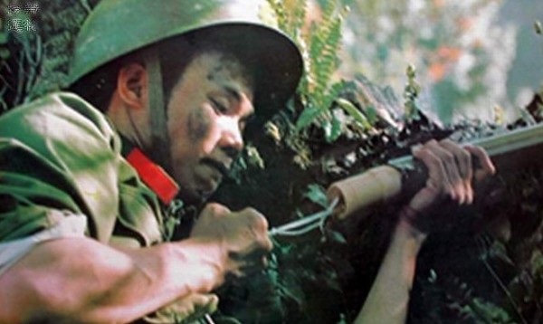 越战:战斗英雄为保护俘虏牺牲,俘虏存活却反身补枪,可恨