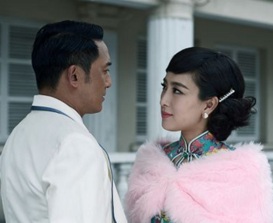 马苏在《黄金大劫案》中的四款造型:图2少女心满满,图4有点土!