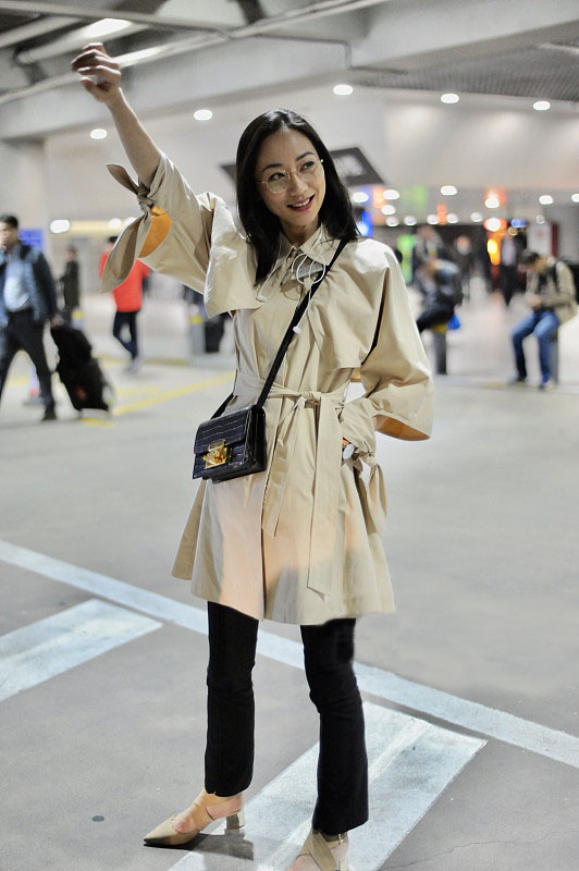 韩雪侧颜依旧很美