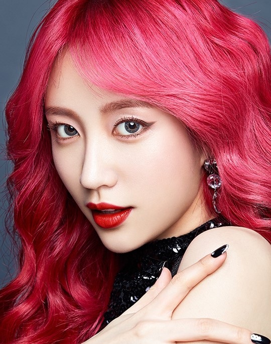 exid成员hani红发拍写真 雀斑妆俏皮可爱