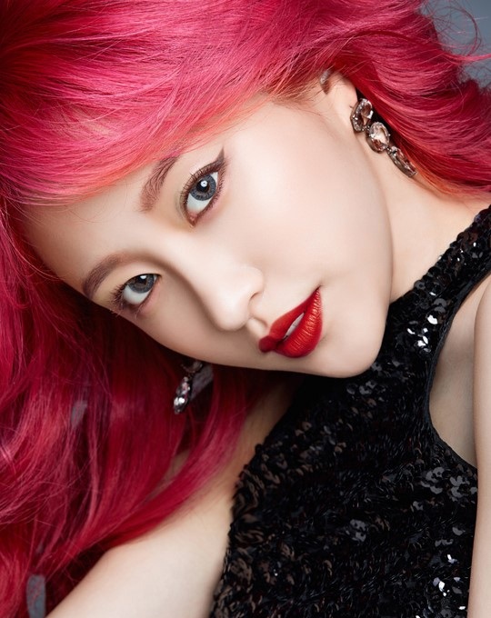 exid成员hani红发拍写真 雀斑妆俏皮可爱