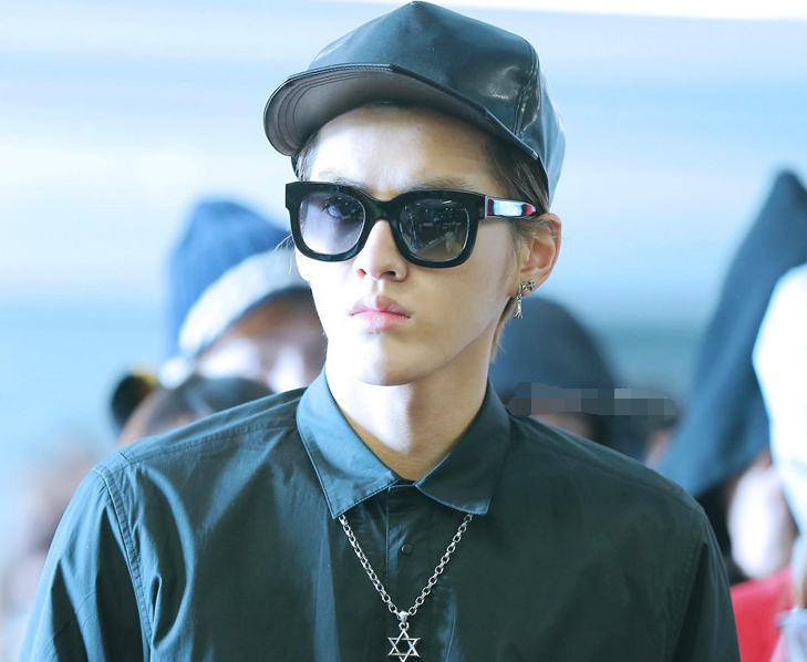 戴墨镜的吴亦凡,我超级喜欢第四张,你们最喜欢哪一张?