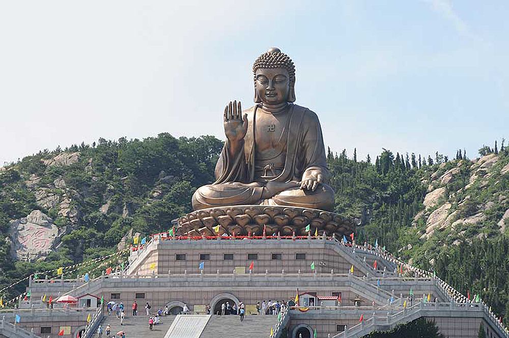 5,南山景区:南山景区位于山东省烟台市龙口市境内景色秀丽的卢山之中