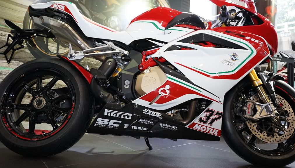 实拍奥古斯塔f4 rc