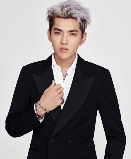 男神吴亦凡穿西装,我最喜欢第四张,你最喜欢哪一张?