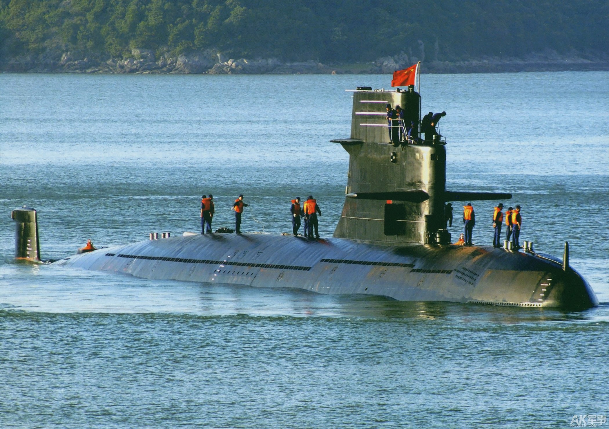 中国海军核潜艇为何能接近美军航空母舰?专家给出了答案!