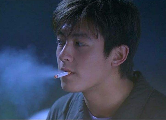 《2046》7.8亿日元约5000万人民币,比在国内的票房还要高出一截.