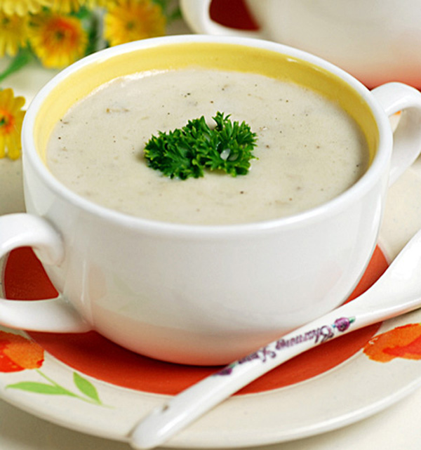 玉米奶油蘑菇浓汤,是西餐很常见的汤品,好喝又好做