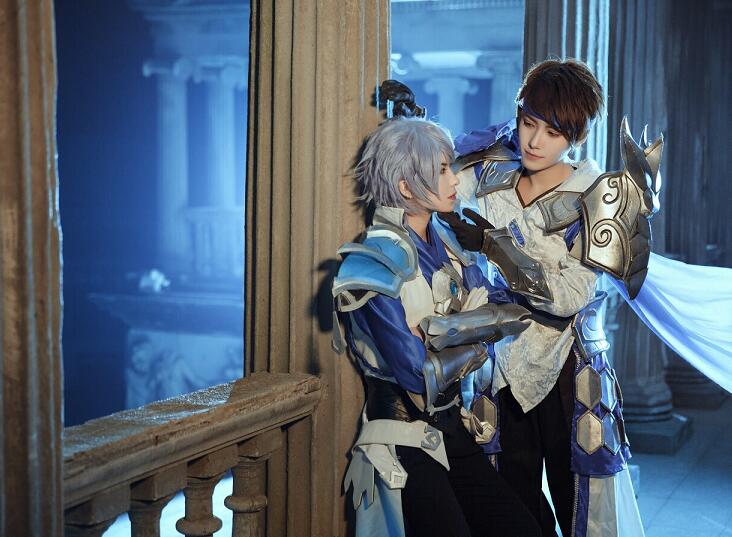 王者荣耀:赵云和诸葛亮一起拍海报,刘备:两个男人抱在怀里拍?