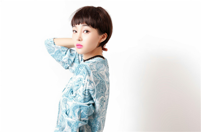 她在《御姐归来》中饰演肖妍,在现实生活中清新洒脱!