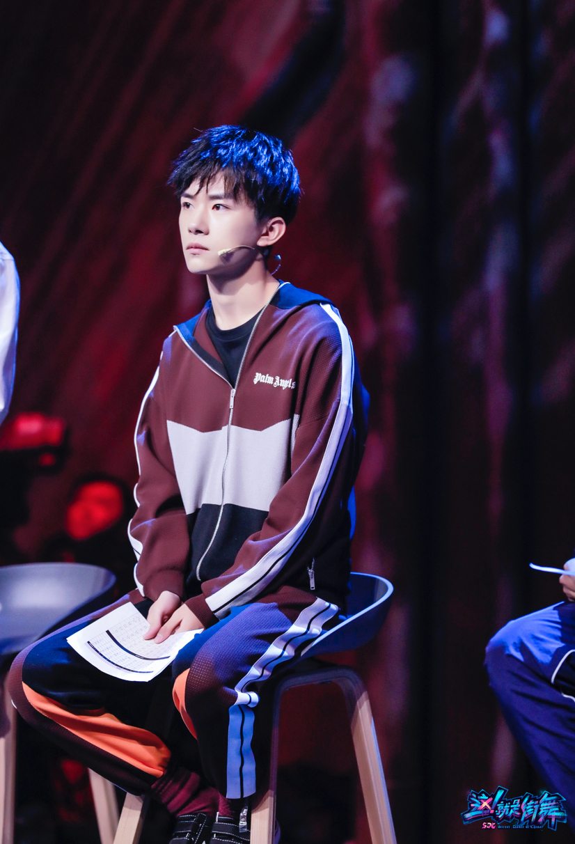 《这就是街舞》燃炸"团战"承包热搜 魔性"小鸡舞"洗脑网友