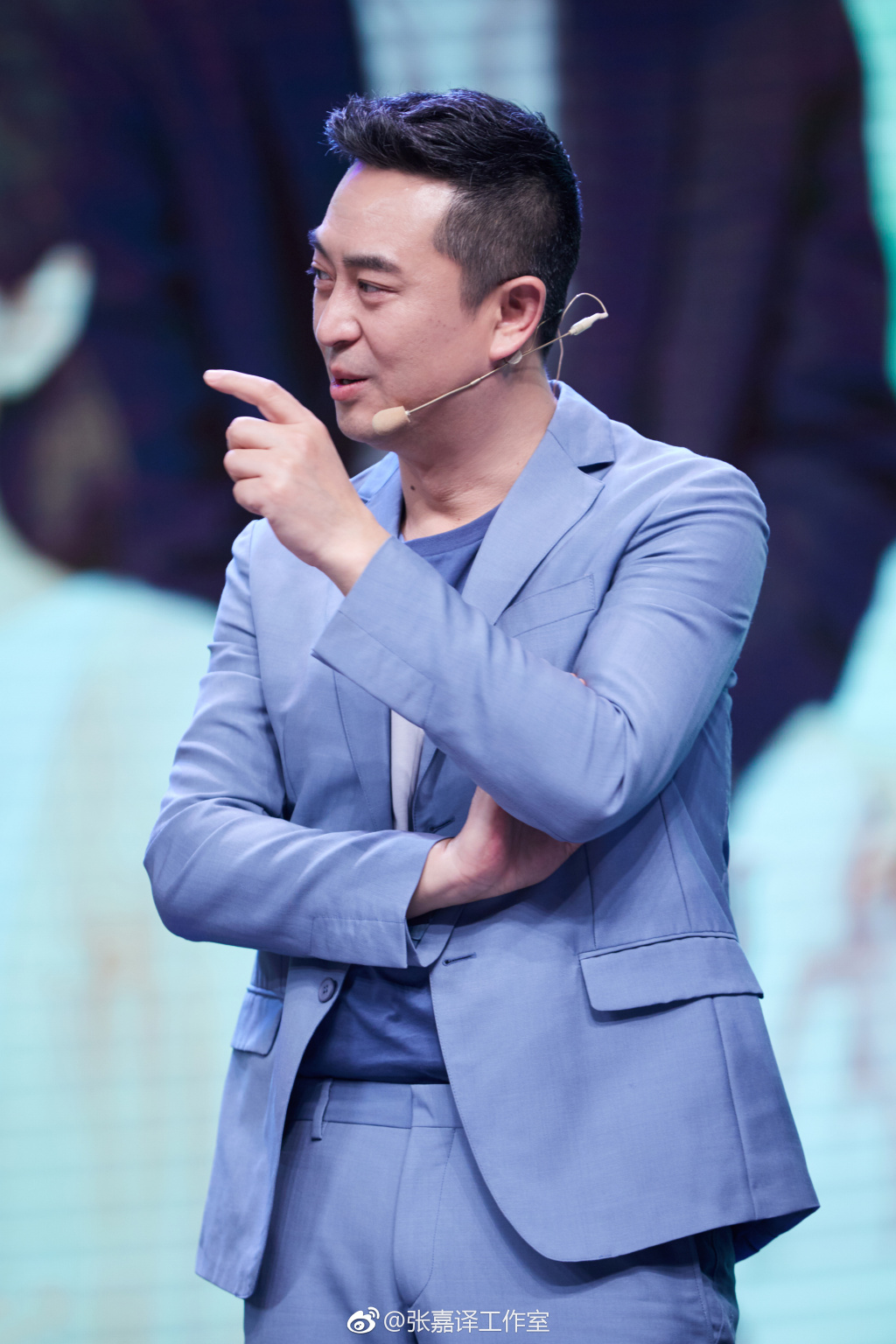 在后海不是海中饰演石墨,该剧讲述了离职刑警石墨身