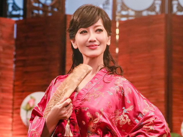 女星睡衣出镜:赵雅芝最优雅,刘嘉玲最霸气,谢娜最搞笑