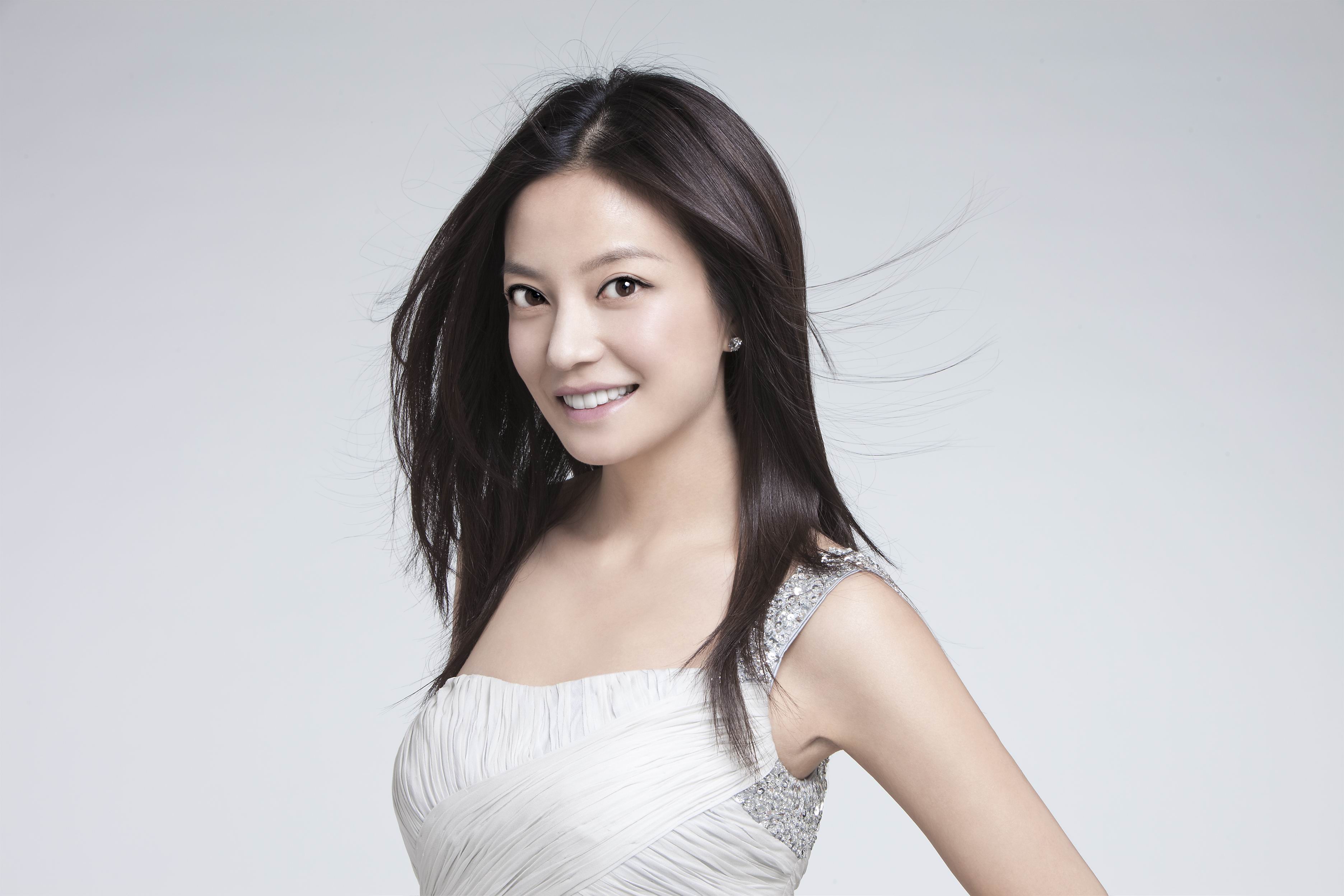 她和陈坤的电影《画皮》中饰演佩蓉,温婉贤淑的"义胆真妻"