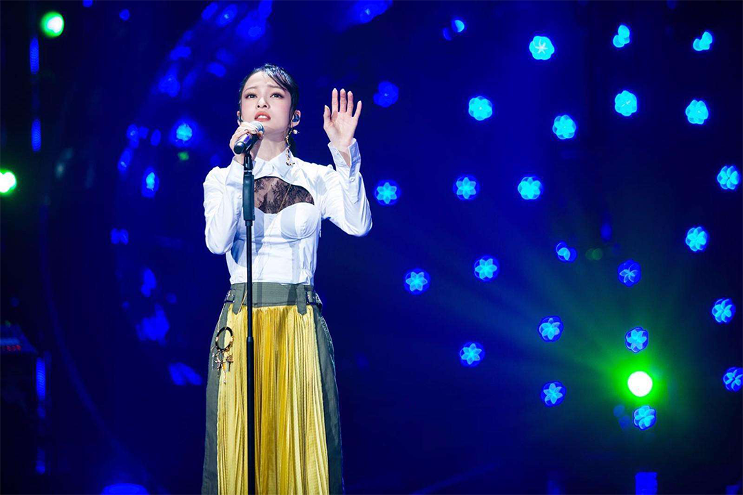 张韶涵当着汪峰面挑战《再见青春》,引来高关注,排名却很糟