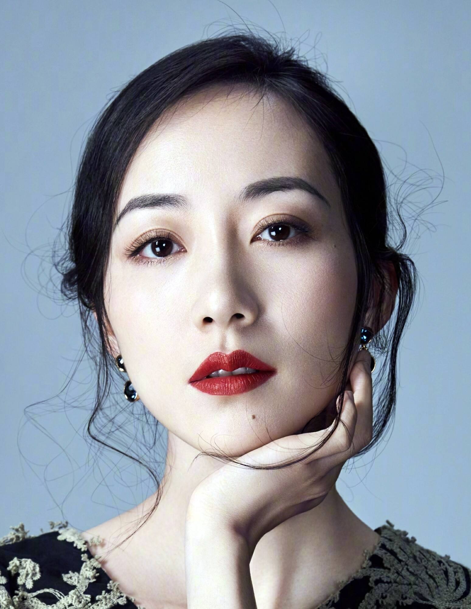 烈焰红唇女星,杨幂垫底,唐嫣仅第三,第一美的不像话