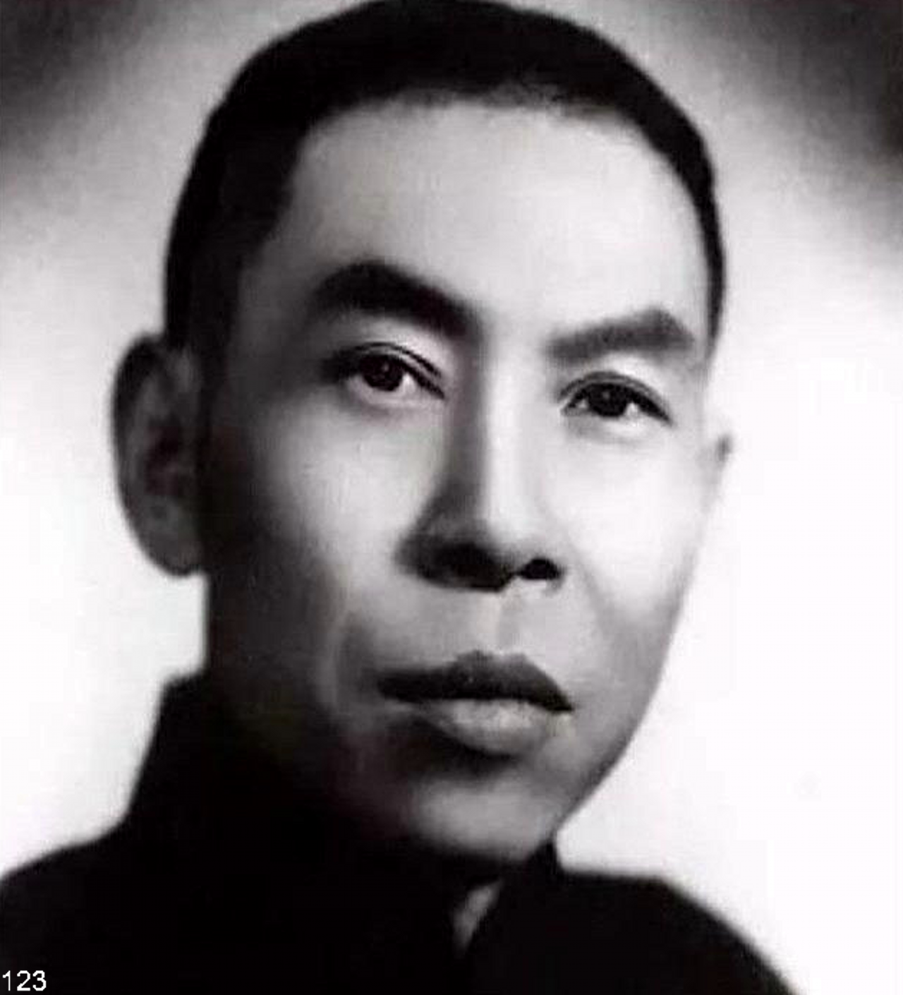 杜月笙五个如花似玉的夫人,透过照片你能看出谁最爱杜月笙吗?