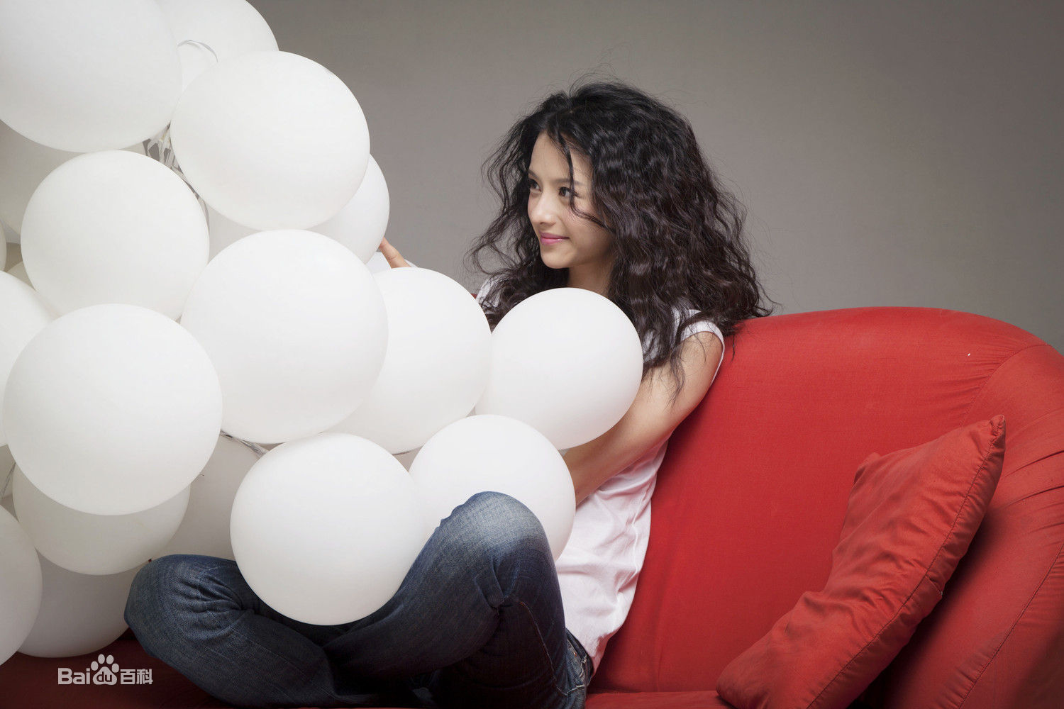 张芷溪,出生于甘肃省文县,就读于北京电影学院表演学mfa硕士研究生.