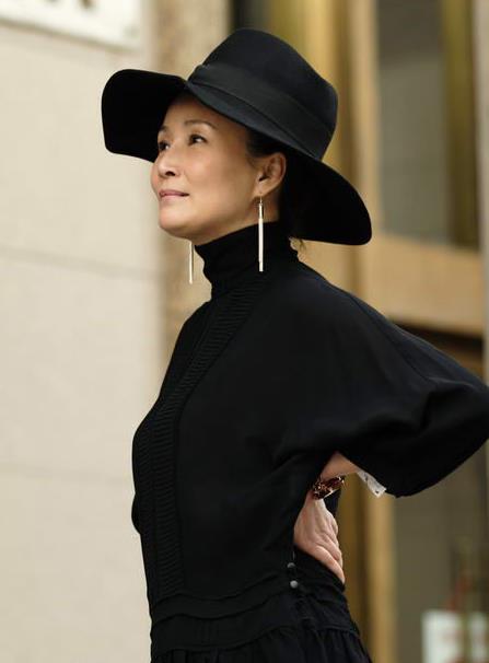 郑爽,1966年11月18日出生于辽宁沈阳,1996年,在张绍林执导的央视版