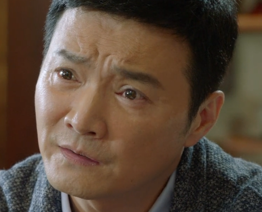 小别离:张亮忠打算送小宇出国,小宇无意中推倒蒂娜被吓懵!