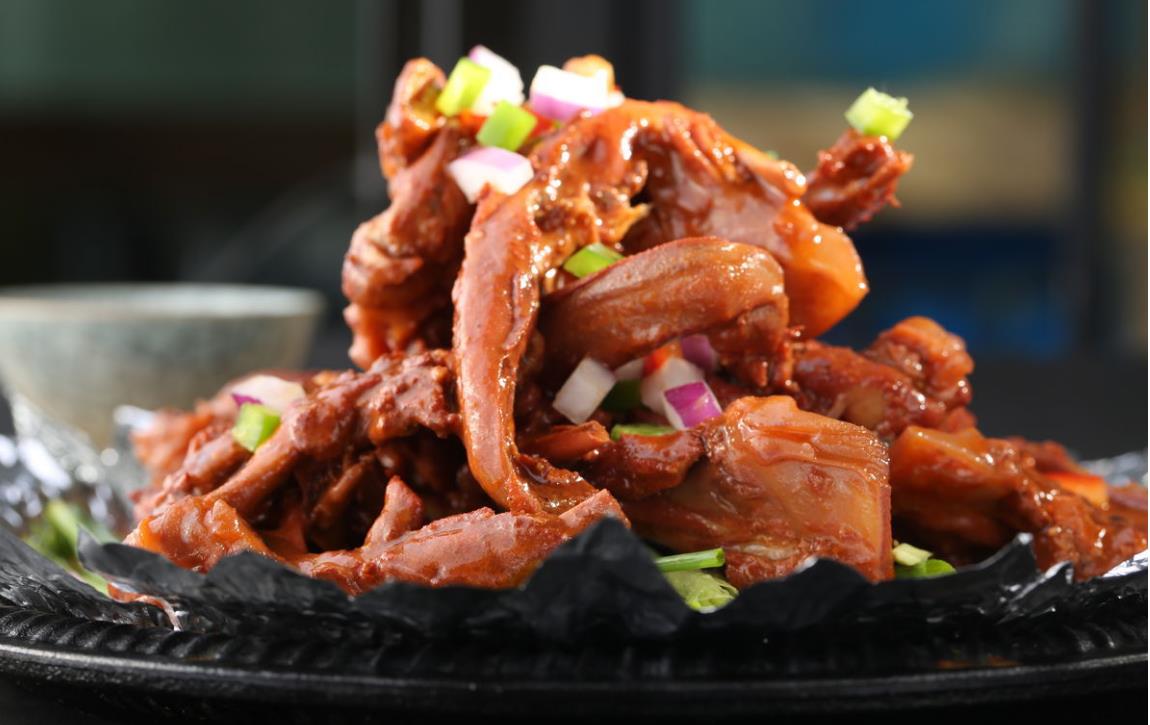 麻辣鸭锁骨的做法