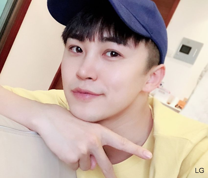 春天到了,李云哲穿t恤晒自拍,网友:不赞你我心里都过意不去