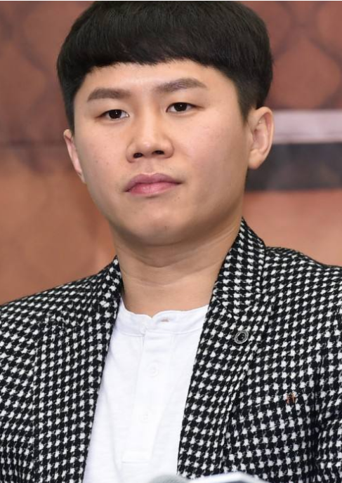 梁世炯的经典图照