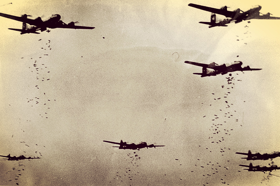 334架轰炸机投下2千吨炸弹,烧掉半个东京,战后日本给指挥者授勋