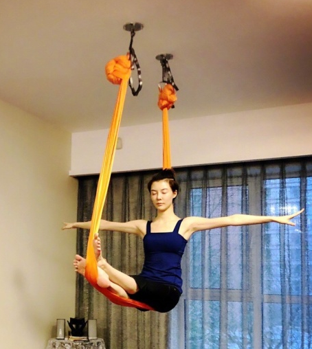 车晓晒健身照姿势惊呆网友 绳上打坐似小龙女