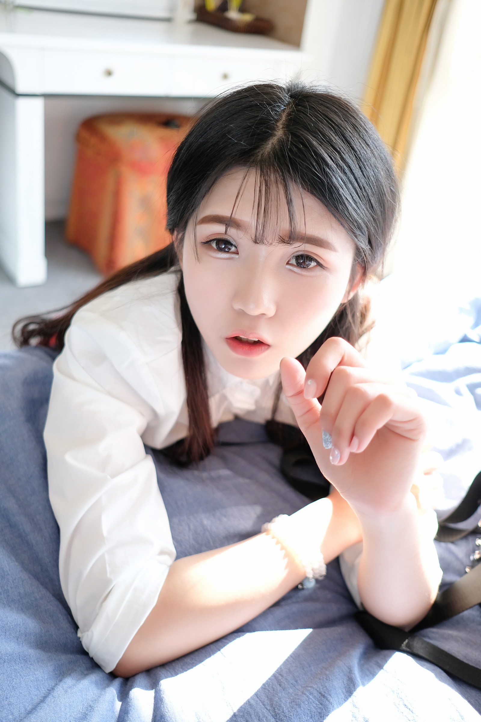 楚楚动人的纯情女孩小叶子