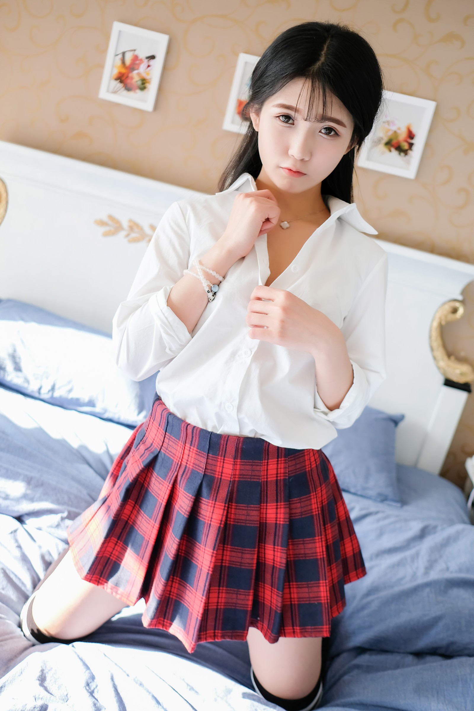 楚楚动人的纯情女孩小叶子