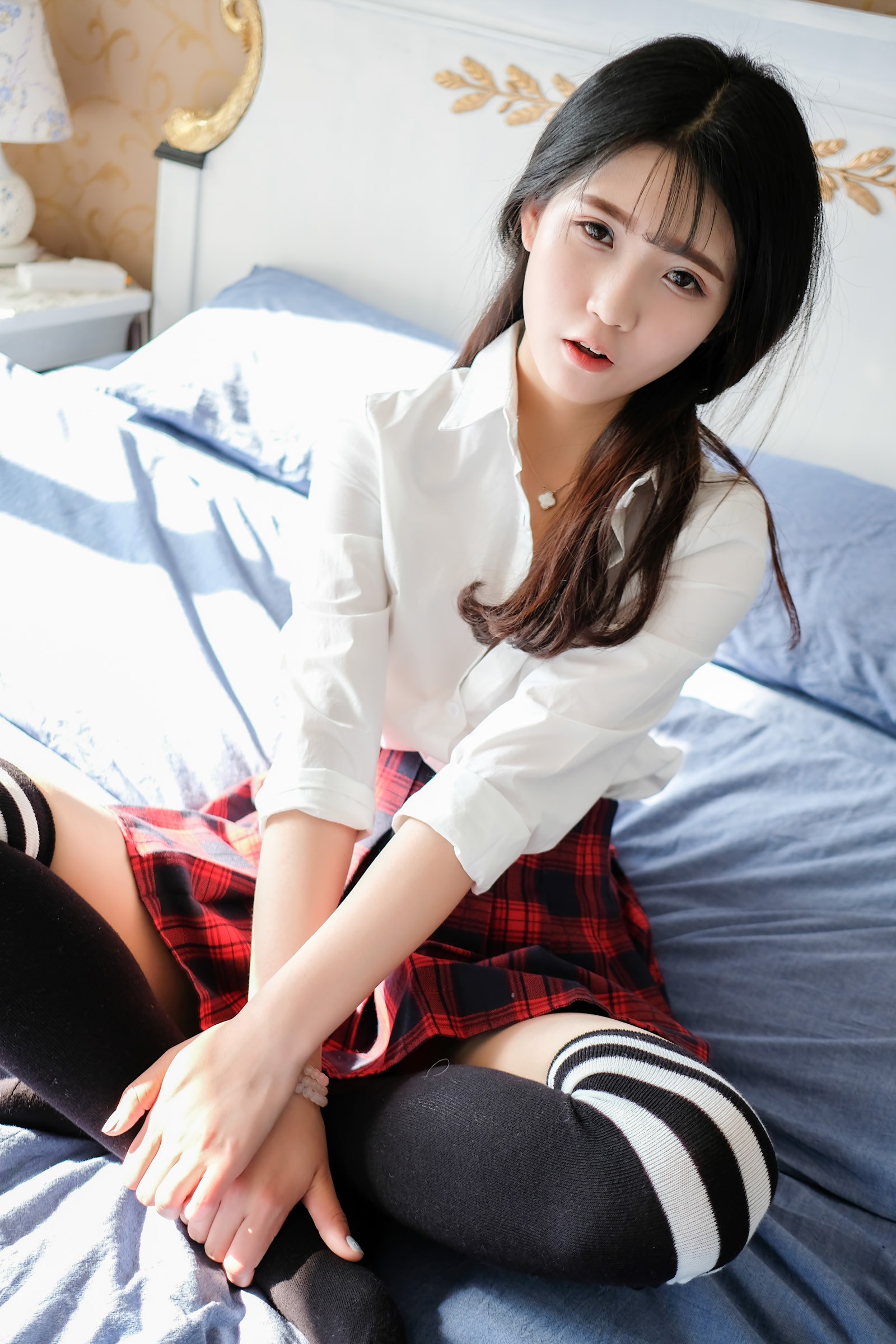 楚楚动人的纯情女孩小叶子