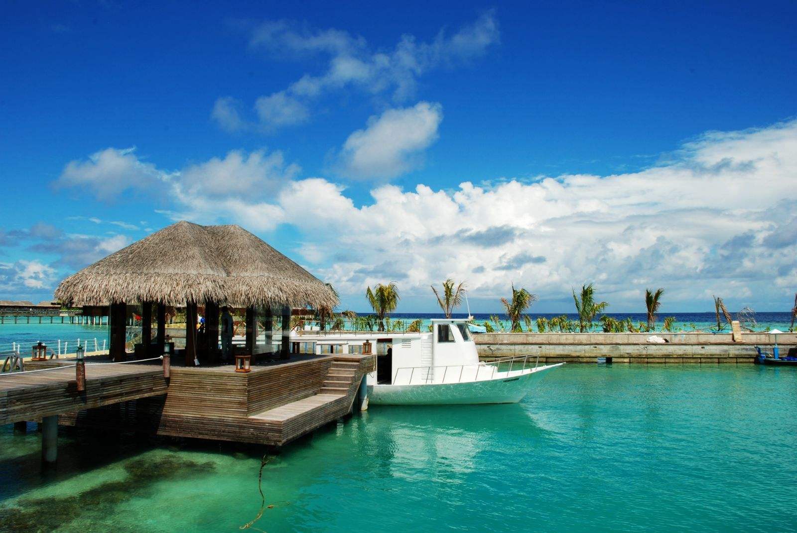 阿雅达岛:静谧的环境和柔和的海浪声,一切都那么的悠然自得