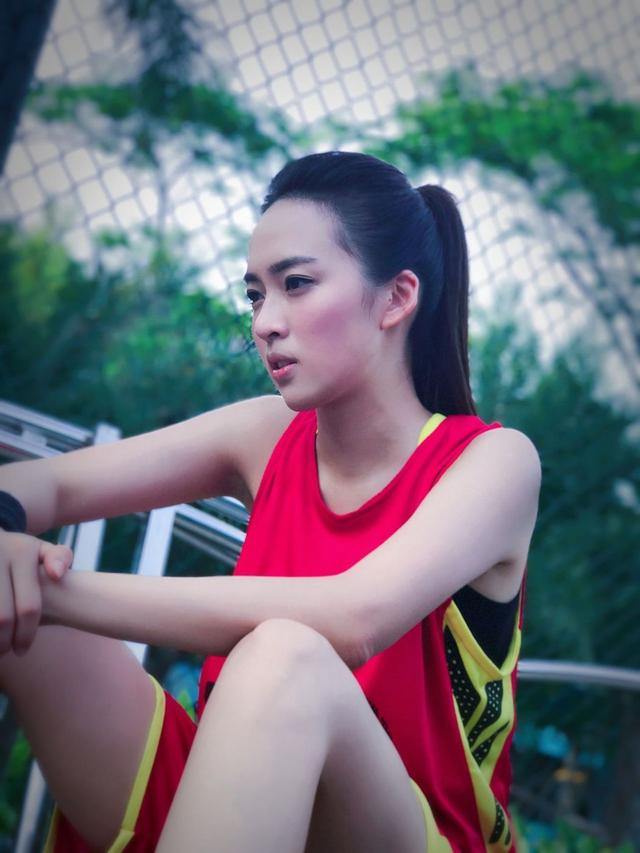 姬天语,一个三四线开外的小明星