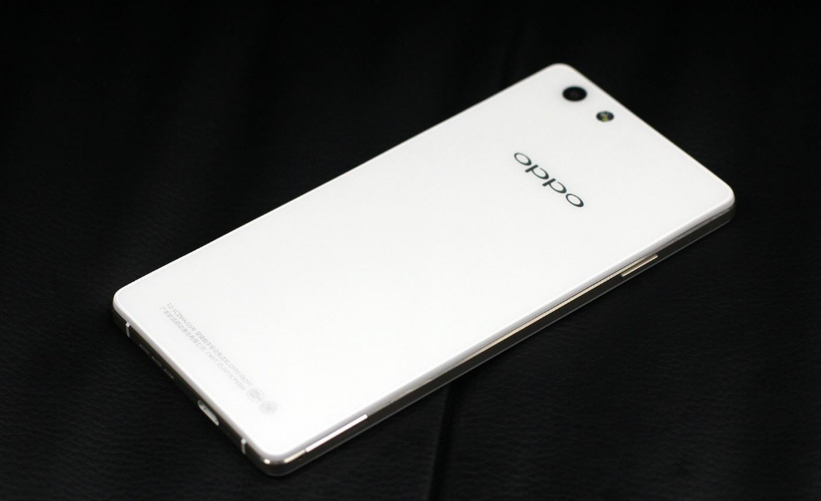 二,oppor11s,oppo一直都是主打颜值拍照的手机,采用全新2000万 1600万