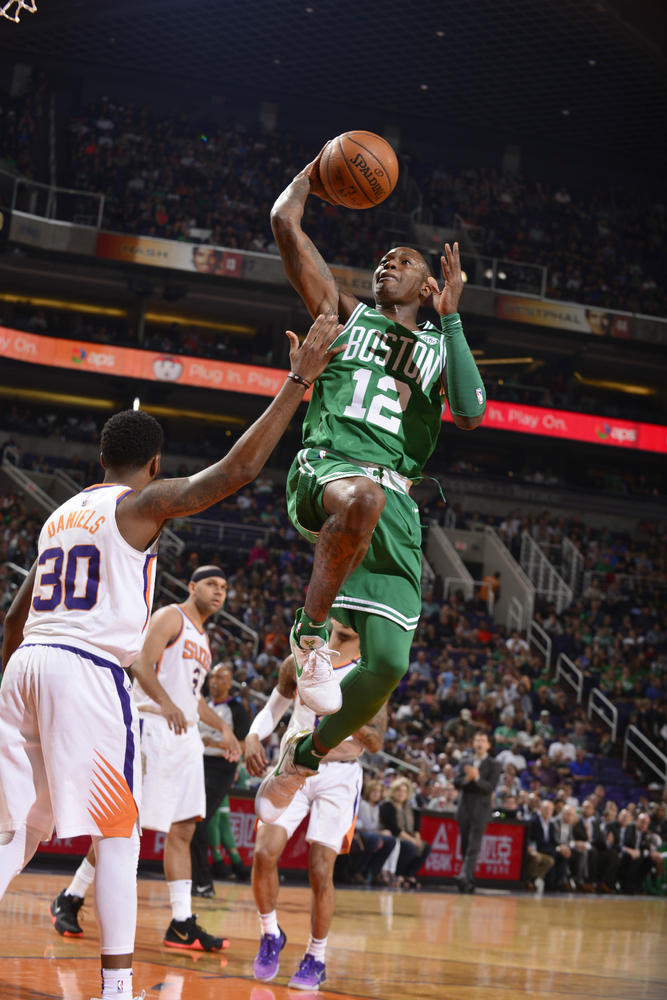 首节开打,第2分5秒,罗齐尔在约什-杰克逊投篮时犯规,送给太阳2次罚球