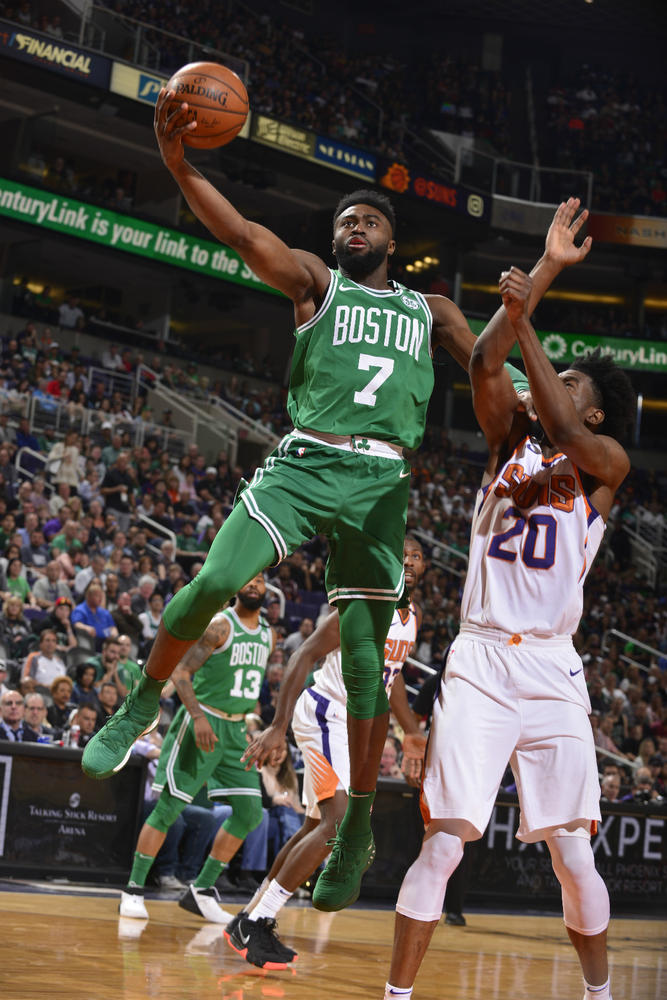 首节开打,第2分5秒,罗齐尔在约什-杰克逊投篮时犯规,送给太阳2次罚球