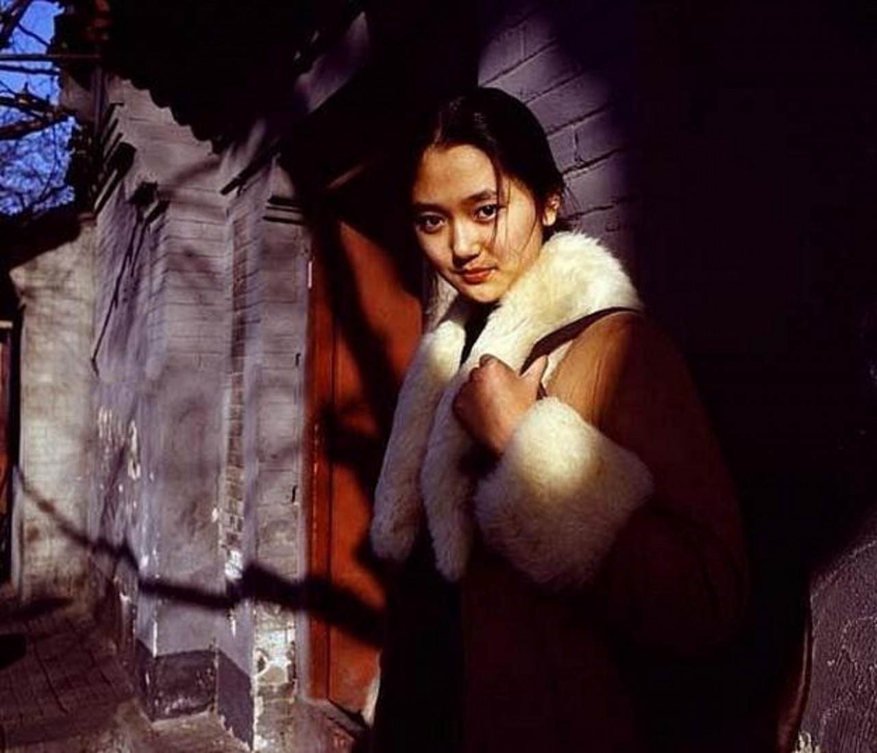 镜头下90年代的中国女性:图1漂亮的新娘,图4车展上的美女车模