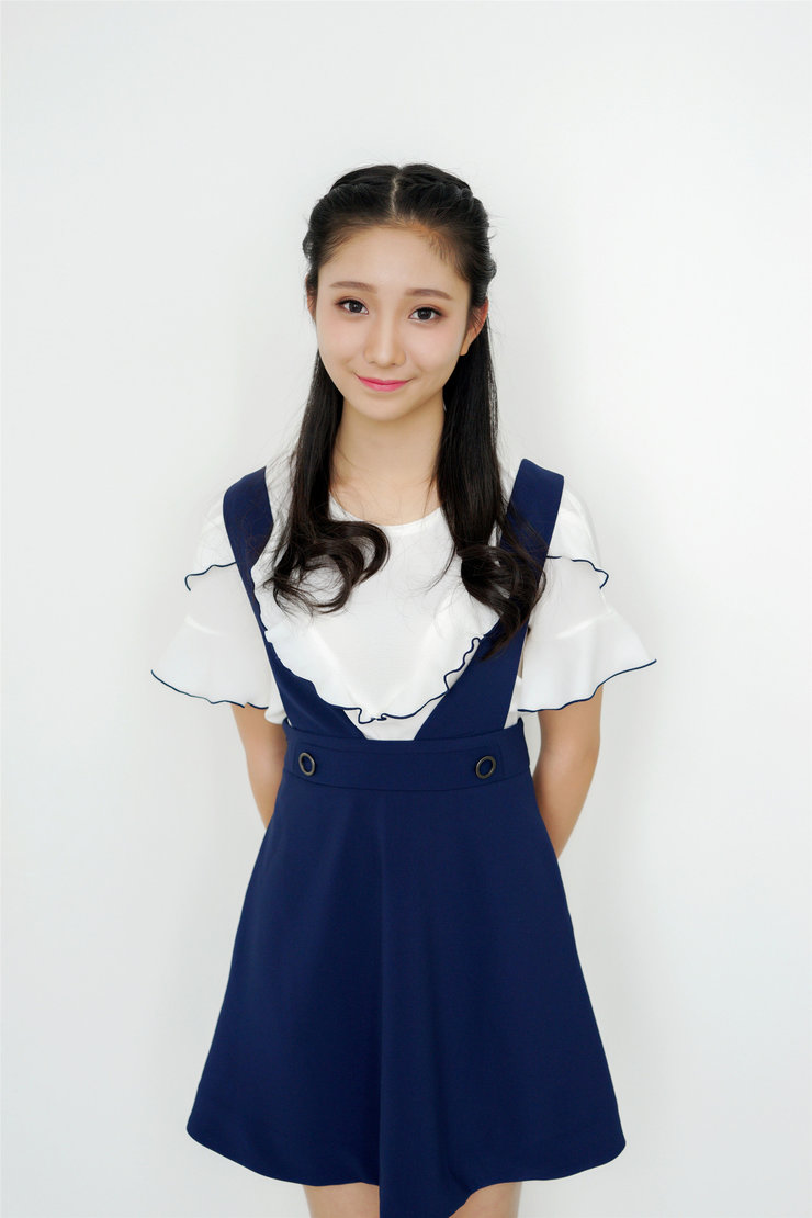 嫩模街拍:巧笑倩兮,章台杨柳!