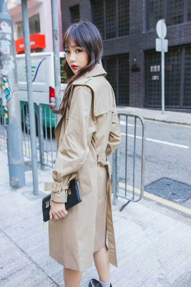 嫩模街拍:巧笑倩兮,章台杨柳!