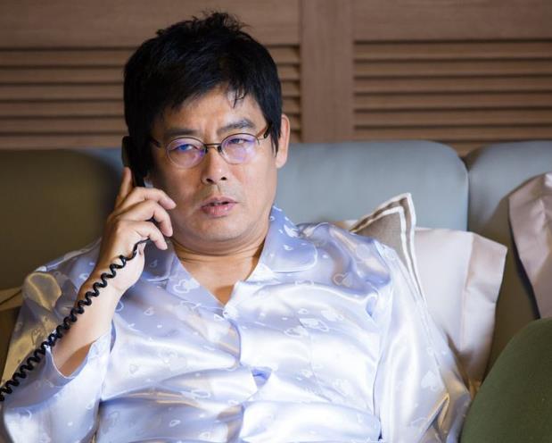 演的了暖心的爸爸,也能演恐怖的坏人,成东日到底有什么魅力?