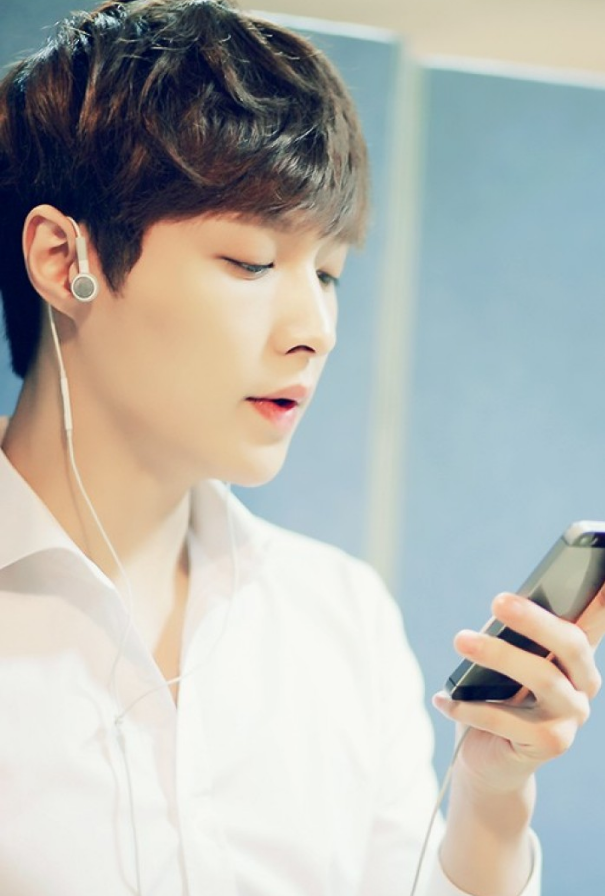 一组张艺兴的帅照,秒杀所有小鲜肉,帅到没朋友!