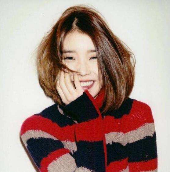 李知恩的笑是治愈系的,iu笑起来,感觉可以融化一冬天的雪