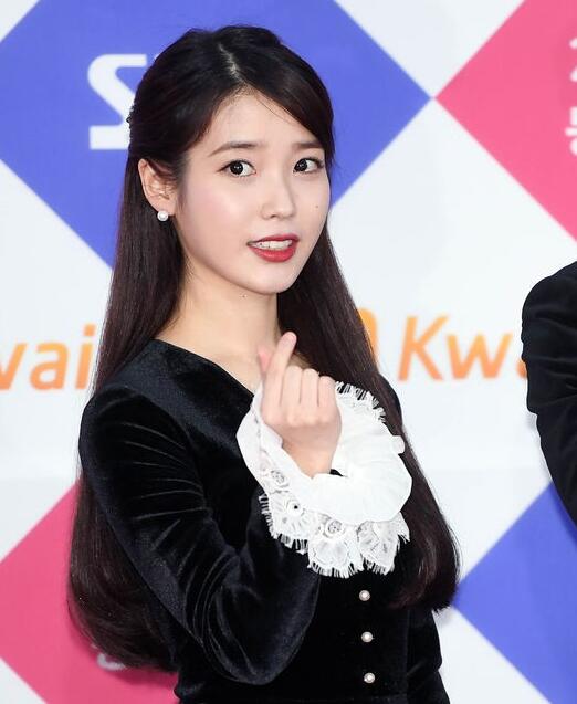 盘点iu的花式比心,你还能坐得住吗?我想抱走iu小仙女!